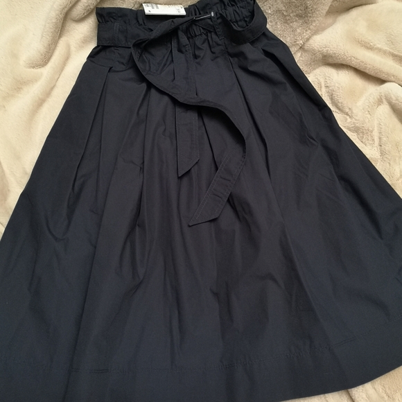 H&M Skirt - Picture 2 of 5